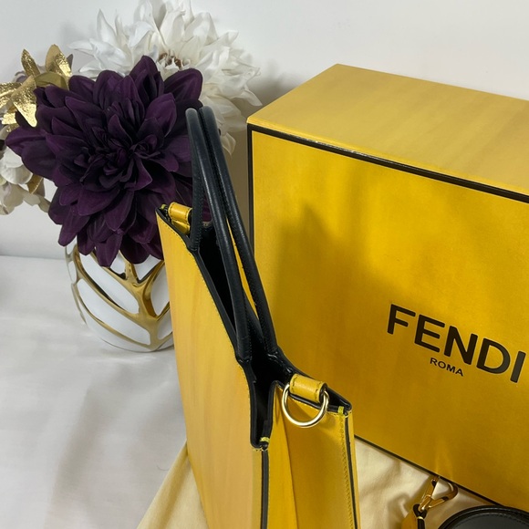 Fendi Medium Shopping Bag - Picture 7 of 16